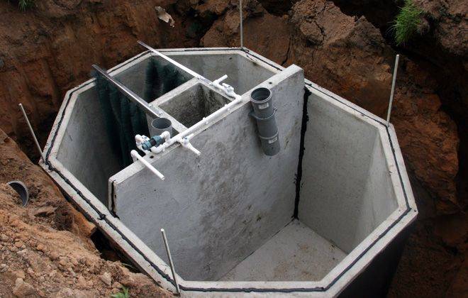 Klärgrube aus Beton zum Selbermachen: monolithische Zweikammer-Klärgrube aus Beton, Stahlbeton bei Hochwasser, Abdichtung