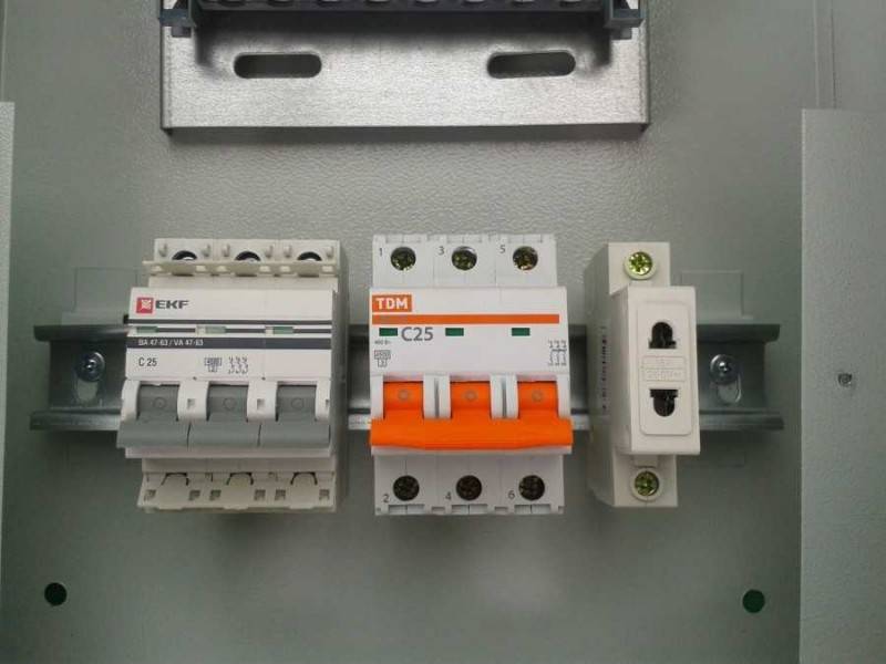 Gør-det-selv frakobling af elpanel: aktuelle diagrammer + detaljerede monteringsvejledninger