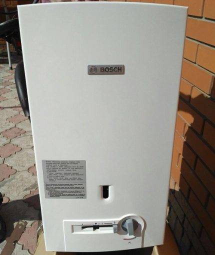 Was sind die Strafen für die nicht autorisierte Installation, Übertragung, den Anschluss und den Austausch eines Gaskochers?