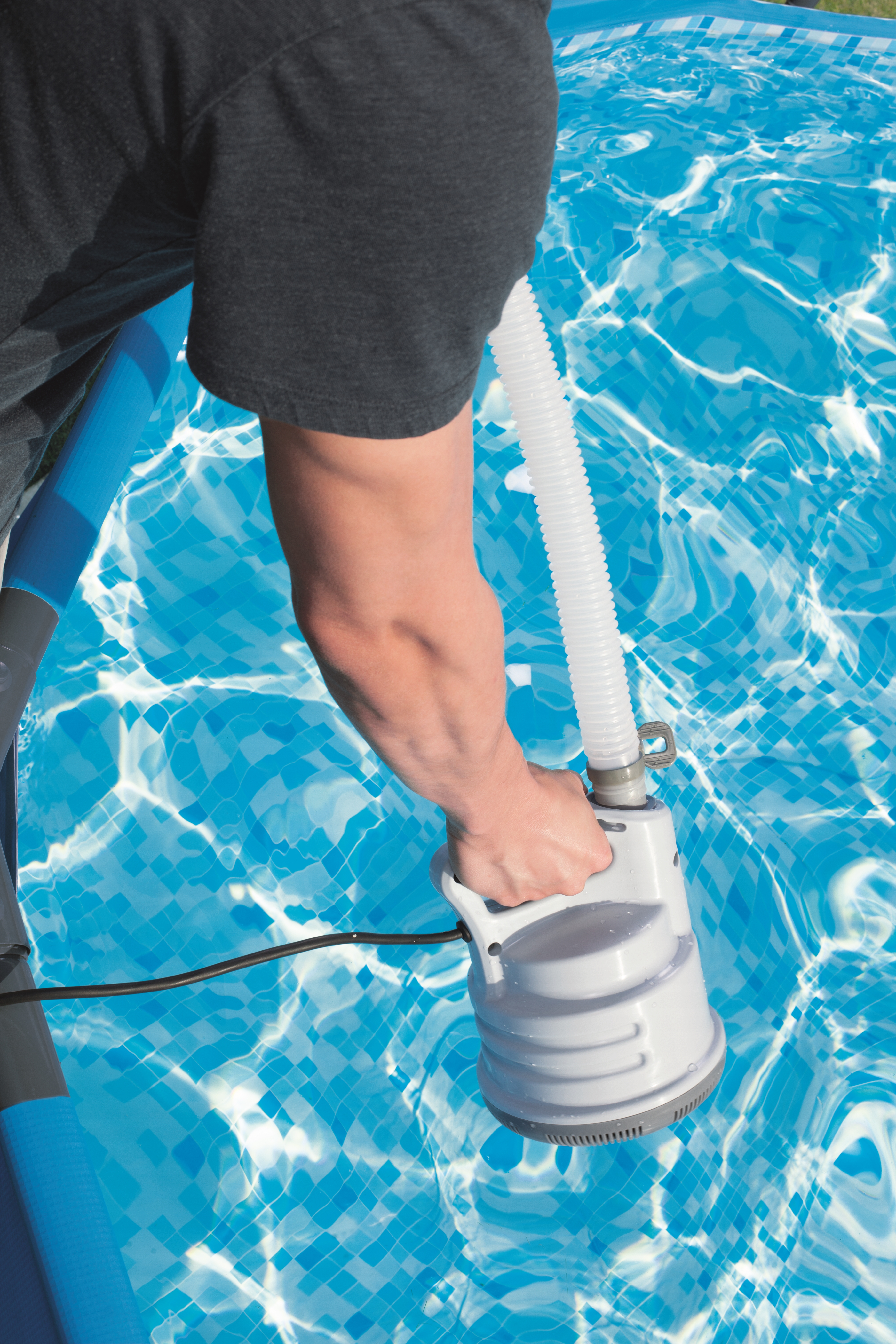 So wählen Sie einen Poolfilter aus: ihre Sorten, Funktionsweise, Verwendungszweck, worauf Sie beim Kauf achten sollten, eine Übersicht bewährter Modelle, ihre Vor- und Nachteile