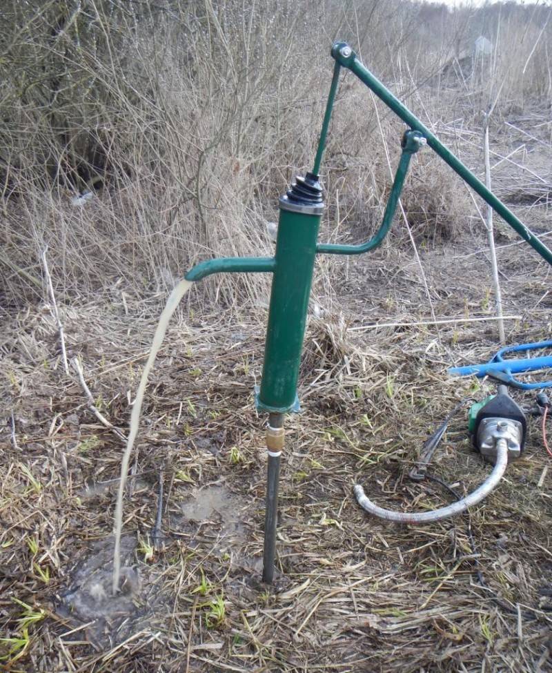 Do-it-yourself-Schöpfer für einen Brunnen: ein Beispiel für die Herstellung + wie man richtig arbeitet
