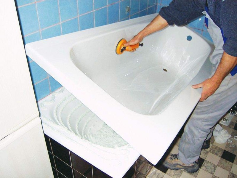 Eine gusseiserne Badewanne zu Hause restaurieren: eine Schritt-für-Schritt-Anleitung