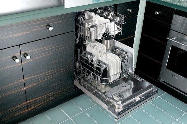 Tipps zur Auswahl der besten Modelle von preiswerten Geschirrspülern Candy CDCF6 und CDP4709, Hansa ZWM476SEH, Indesit ICD661, Beko DFS05010W