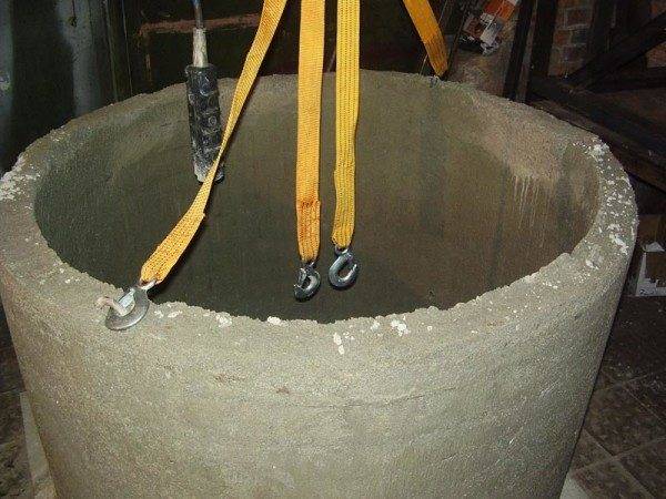 Hvordan man vælger og installerer armeret betonringe til brønde