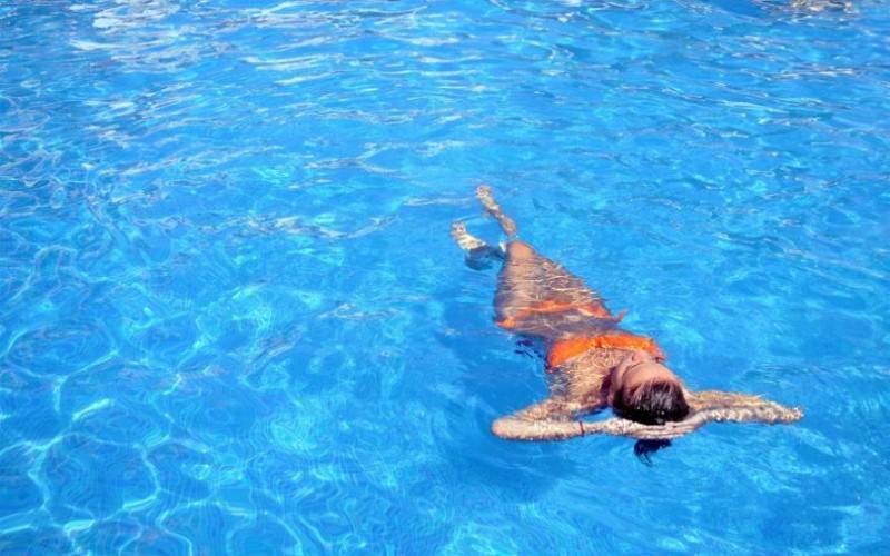 Hvordan man laver en swimmingpool til dine egne hænder: de bedste muligheder og masterklasser
