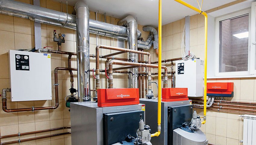 Heizraum in einem Privathaus: Anforderungen, Normen für Gas-, Festbrennstoff- und Flüssigbrennstoffkessel