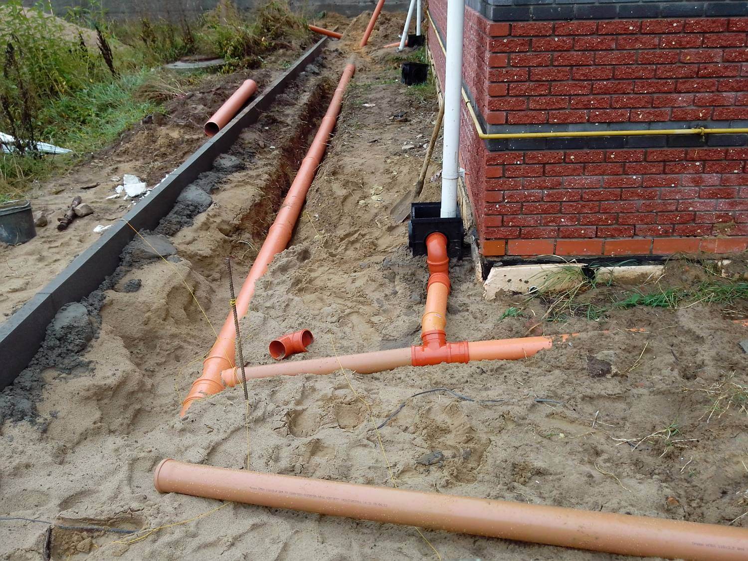 Aufgabenstellung für die Planung von Regenwasserkanälen und den Bau (Inbetriebnahme) einer Regenwasserkanalisation mit einer Anlage zur Behandlung von Regen- und Schmelzwasser