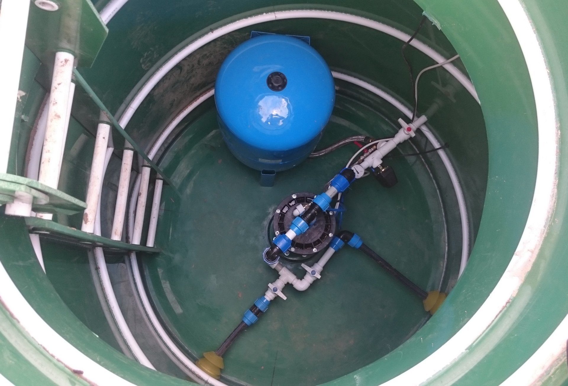 Do-it-yourself-Senkkasten für einen Brunnen: ein Gerät, wie man es von Grund auf neu macht