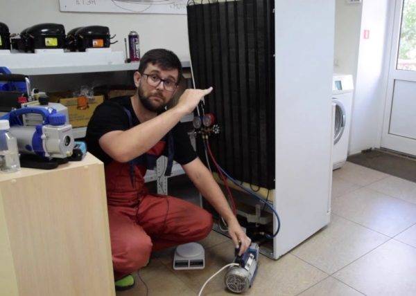 Tankning af et køleskab med freon derhjemme: en algoritme til at udføre arbejde