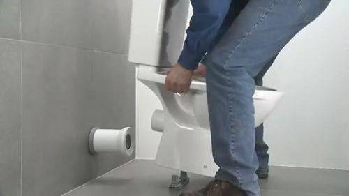 Hvad skal man gøre, hvis toilettet er utæt
