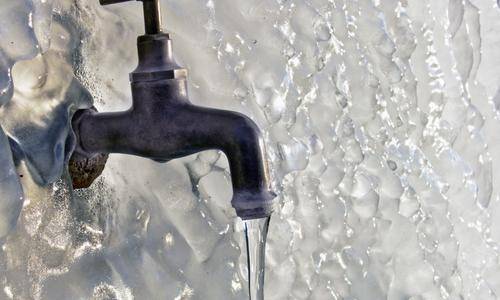 Wasserversorgung des Landes aus dem Brunnen: Analyse der Bestandteile des Systems