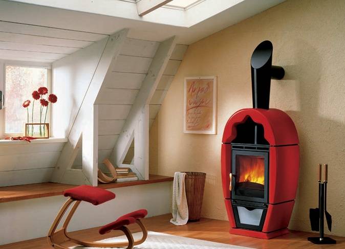 Ein Ofen mit Kamin, der für die Langzeitheizung ausgelegt ist: So wählen Sie eine Sommerresidenz. Typen, Modelle, Brenndauer und andere Eigenschaften