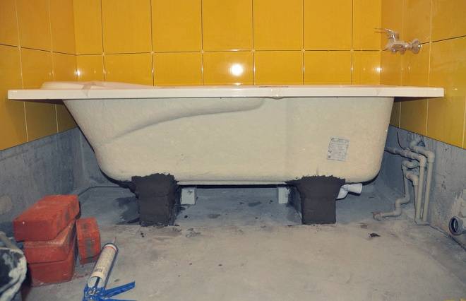 Sådan installeres et badekar på mursten: en trin-for-trin installationsvejledning