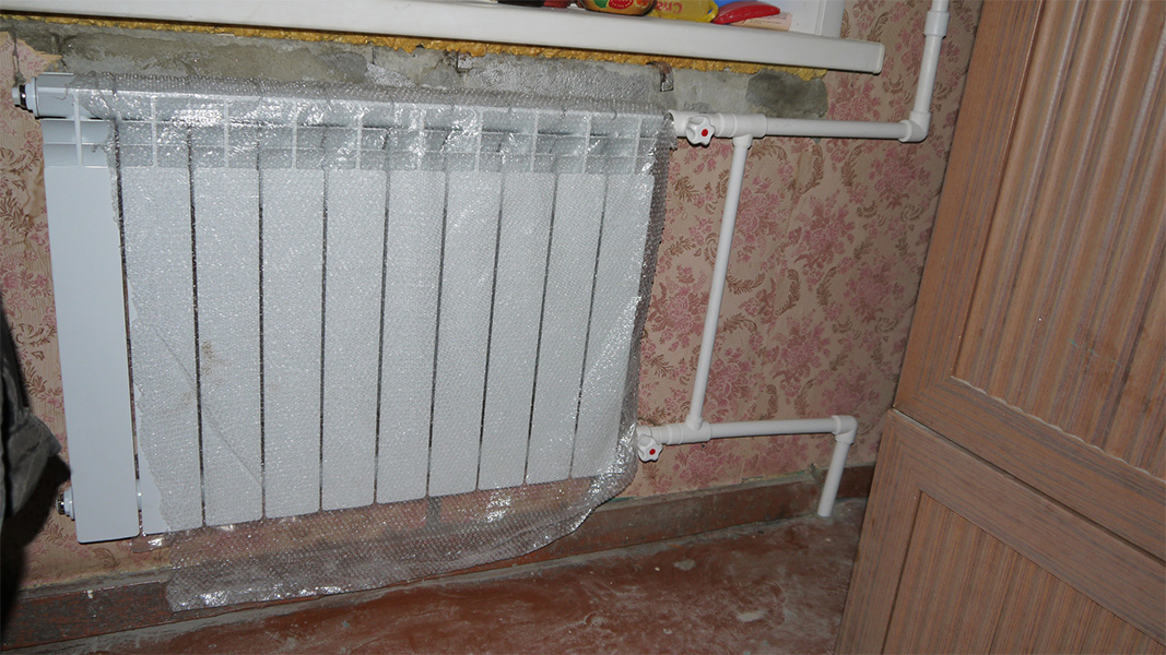 So installieren Sie eine Heizbatterie in einem Privathaus.do-it-yourself-Installation und Anschluss von Heizkörpern