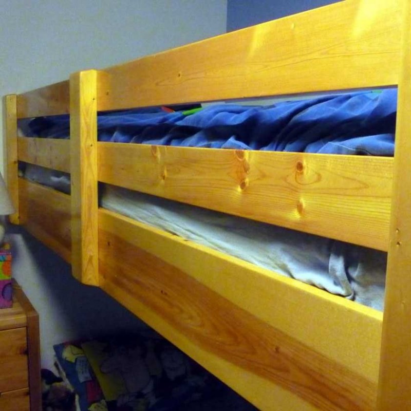 DIY Etagenbett aus Holz: Aufbauanleitung + beste Fotoideen