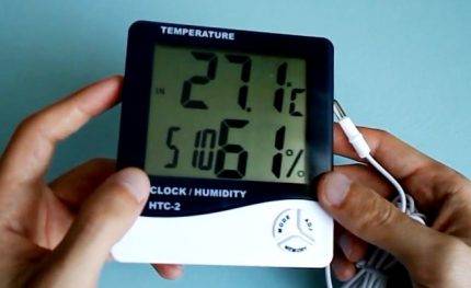 Hvordan og hvad man måler luftfugtigheden i dit hjem: en oversigt over enheder og de bedste metoder