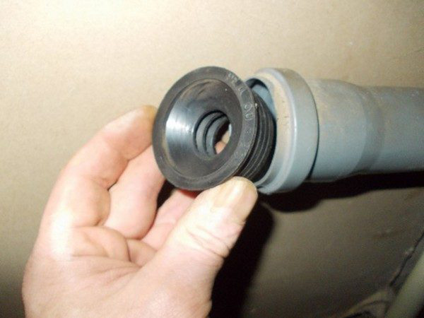 Installation und Anschluss eines Siphons für eine Waschmaschine