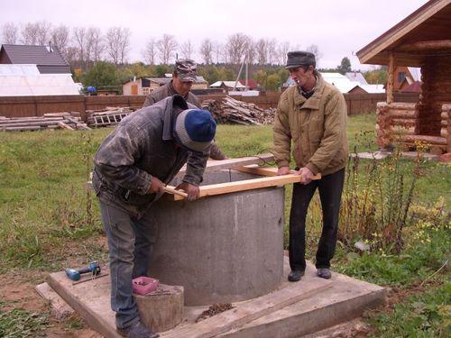 Brunnen mit eigenen Händen reinigen: die besten Methoden, um den Brunnen im Land zu reinigen
