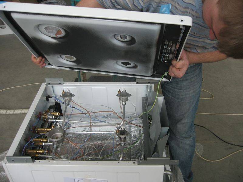 Reparatur von Glaskeramikplatten: Die Hauptursachen für Störungen und deren Beseitigung selbst sowie die Kosten für den Austausch einzelner Teile in Servicezentren