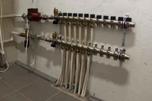 Kamm für Wasser - Verteiler mit Wasserhähnen, Preis