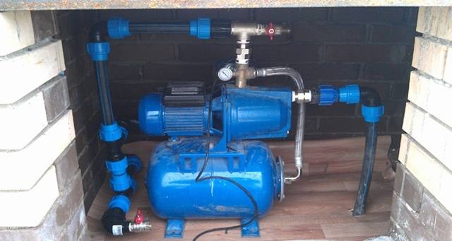 Pumpstation für ein Privathaus: Anschlussschema an einen Brunnen, Rohrinstallation zum Selbermachen, wie man es richtig macht