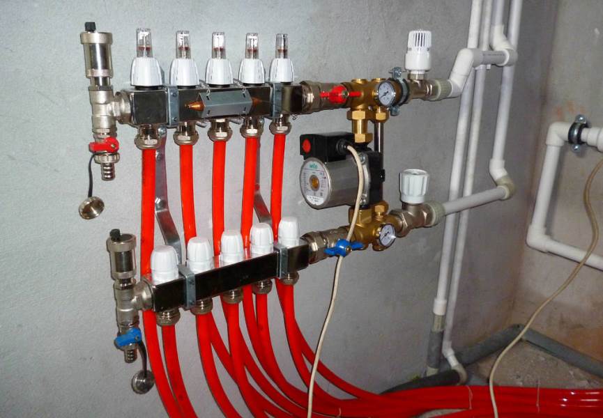 Kamm für Heizungswasser, Verteilersystem für Fußbodenheizung, Do-it-yourself-Installation