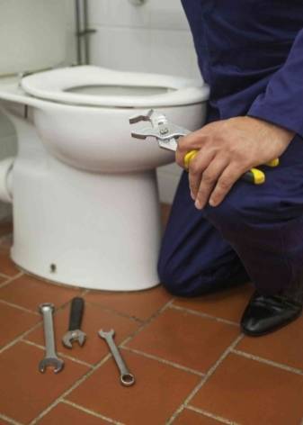 So ersetzen Sie eine Toilettenschüssel: Eine Schritt-für-Schritt-Anleitung zum Ersetzen einer Toilettenschüssel durch Ihre eigenen Hände