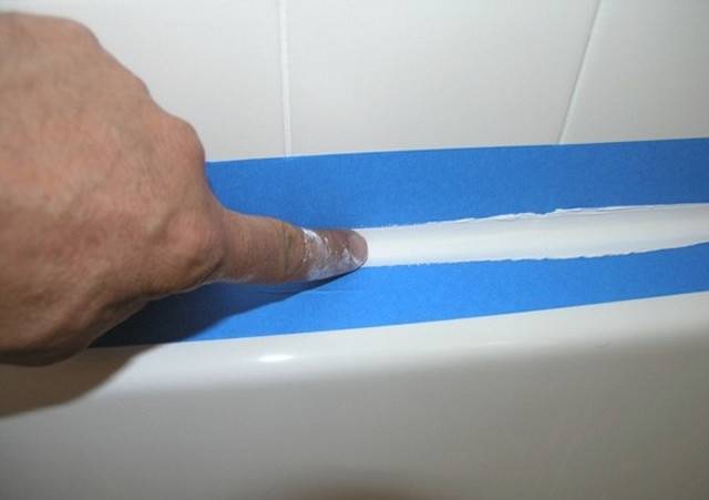 So schließen Sie die Lücke zwischen Bad und Wand: 9 einfache Möglichkeiten