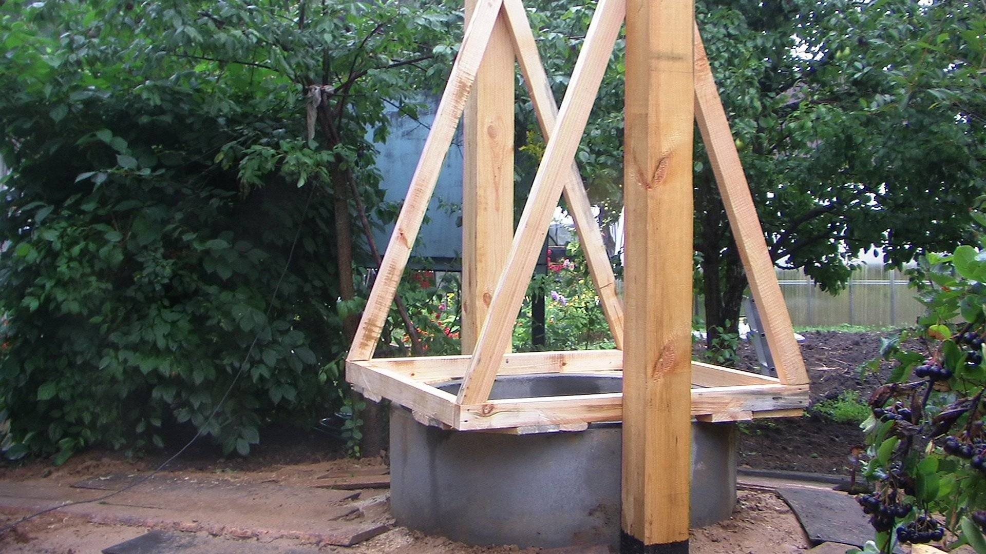 Haus für einen Brunnen - Empfehlungen und Tipps, Diagramme und Materialien für einen Hausmeister
