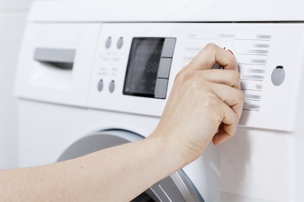Sådan slipper du af med skimmelsvamp i vaskemaskinen med improviserede midler derhjemme