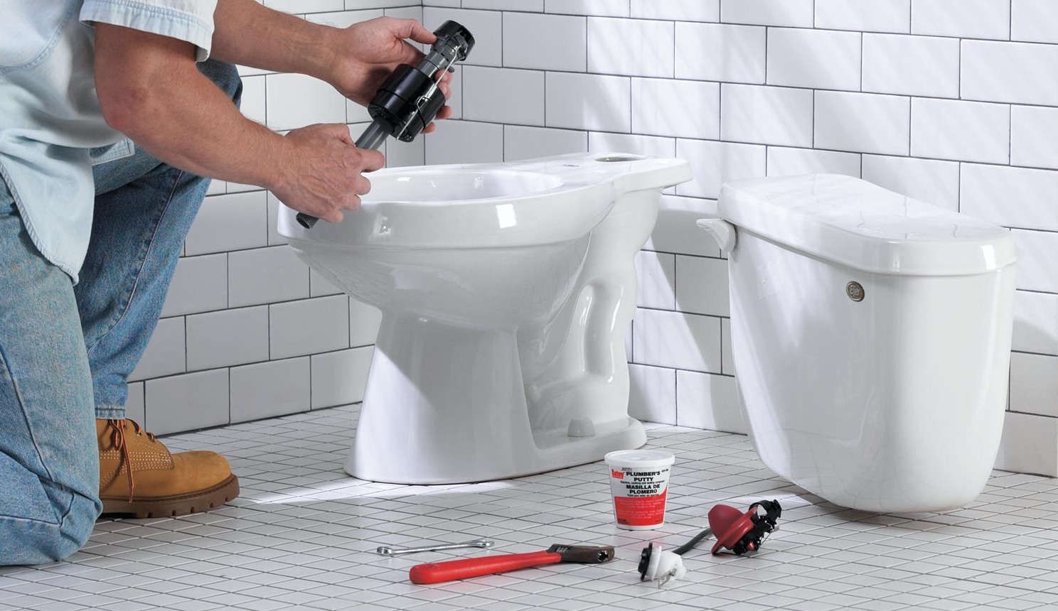 So ersetzen Sie die Toilette mit Ihren eigenen Händen: Austausch, wie Sie die alte Toilette in der Wohnung durch eine neue ersetzen, in Chruschtschow mit einem gusseisernen Rohr, Installation und Demontage, Wechsel der Toilette