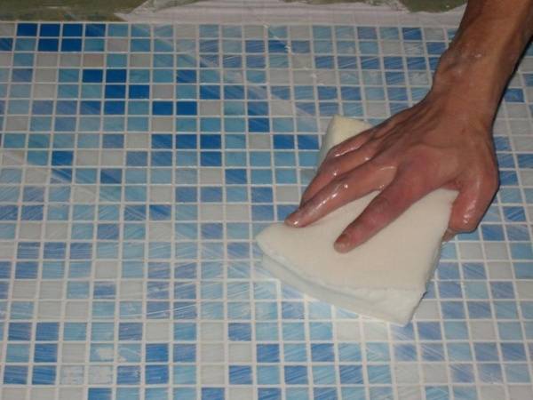 Wir machen den Pool wasserdicht: eine vergleichende Überprüfung von Imprägnierungsmaterialien