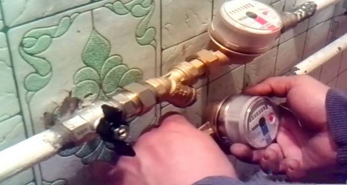 Warum dreht sich der Wasserzähler, wenn der Wasserhahn zu ist?