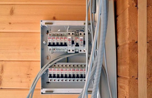 Gør-det-selv frakobling af elpanel: aktuelle diagrammer + detaljerede monteringsvejledninger