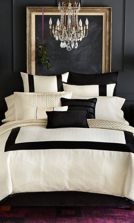 7 Möglichkeiten, die Tagesdecke nachts ordentlich aus dem Bett zu falten