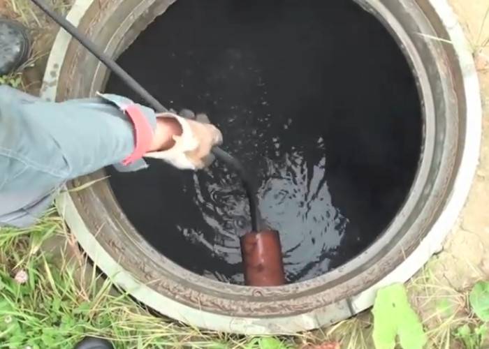Reinigen Sie den Brunnen mit Ihren eigenen Händen: In welchen Fällen benötigen Sie Reinigungsmethoden?