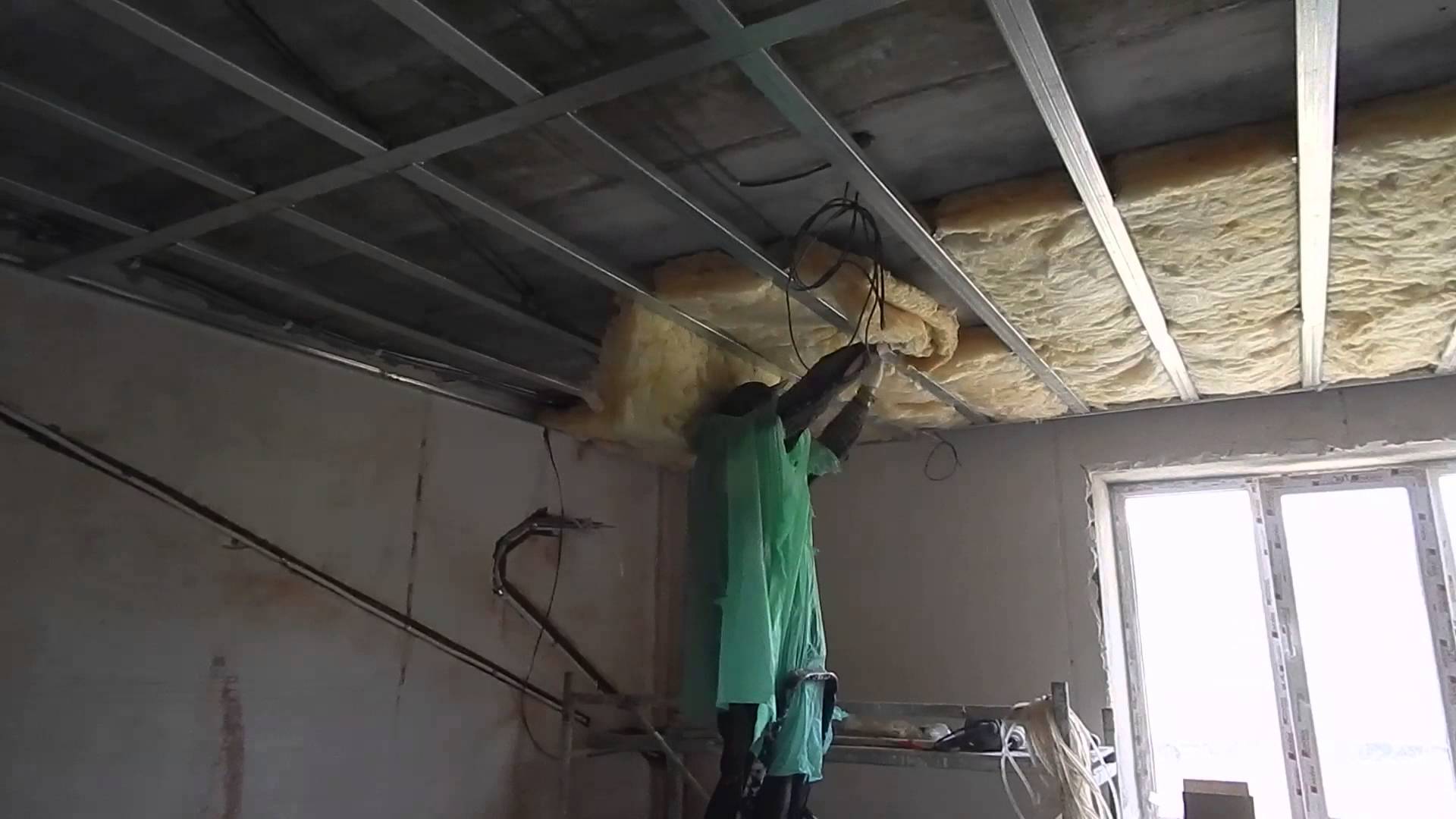 Schalldämmung der Decke in der Wohnung unter der Spanndecke