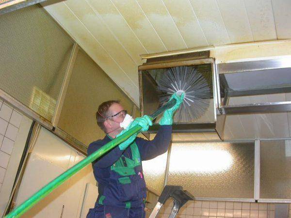 Modstå vægfedt: rengøring af din køkkenventilation og emhætte