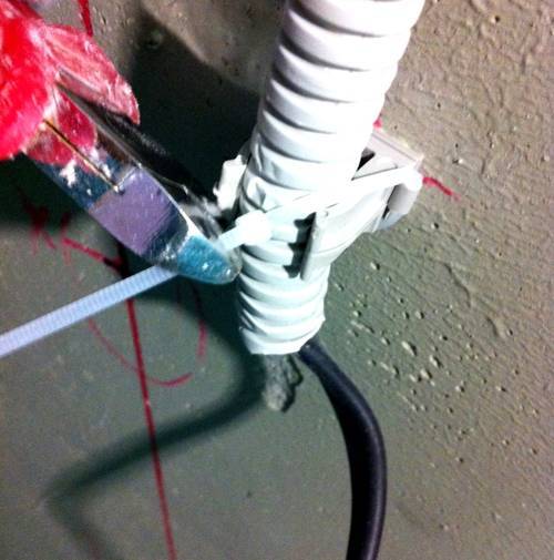 Kabelfælde til elektriske ledninger: hvordan man vælger og installerer bølgede slangerør til kabler