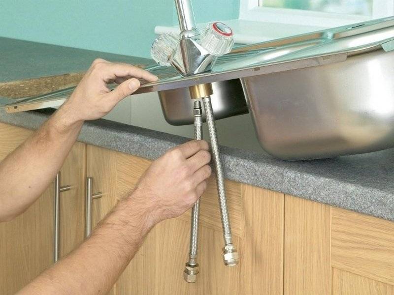 Installation af en overliggende vask: de vigtigste stadier af installation af en vask med dine egne hænder