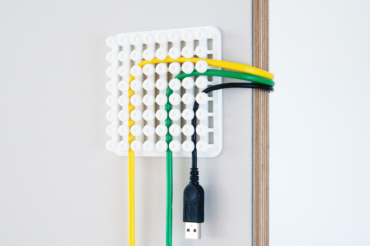 So verstecken Sie Fernsehkabel an der Wand: beliebte und praktische Methoden zum Verkleiden
