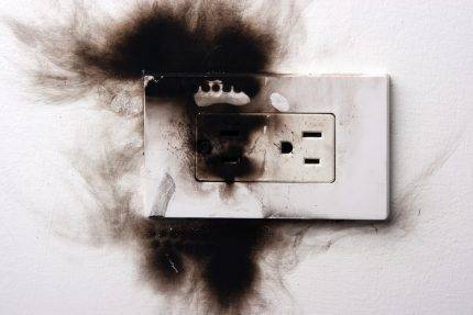 En nem måde at undgå at beskadige ledninger, når du borer i vægge