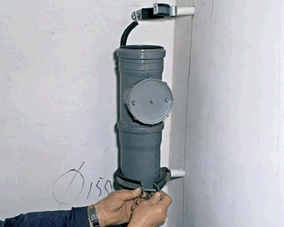 Installation af et kloakrør til kloakering: vi udfører ventilation korrekt