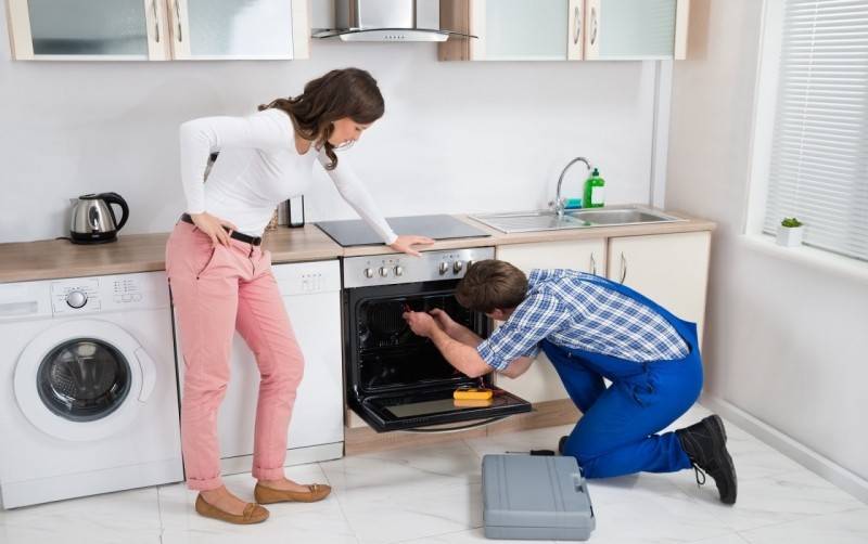 Der Gasbackofen backt schlecht: warum der Backofen nicht von unten und von oben backt und wie man das beseitigen kann