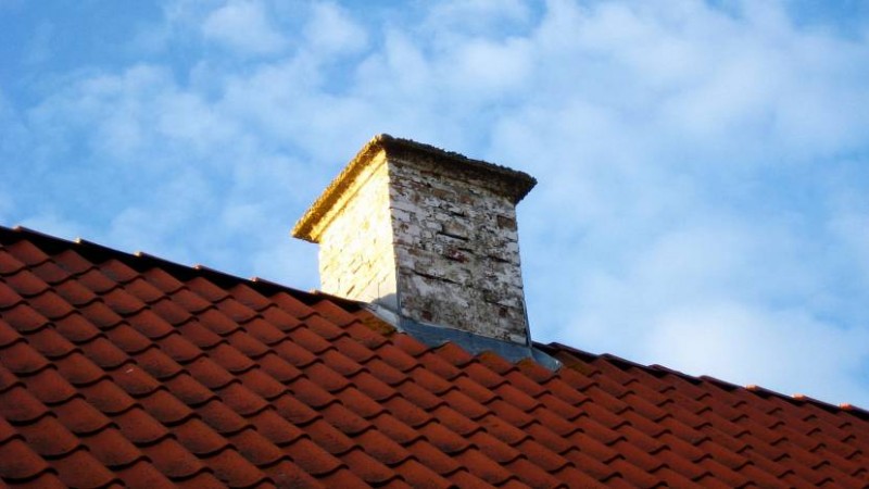 Schornsteine ​​​​von Öfen und Kaminen von Ruß reinigen: Die besten Mittel und Methoden, um Ruß im Schornstein zu entfernen