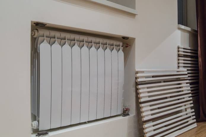 So verstecken Sie Heizungsrohre in einem Haus oder einer Wohnung