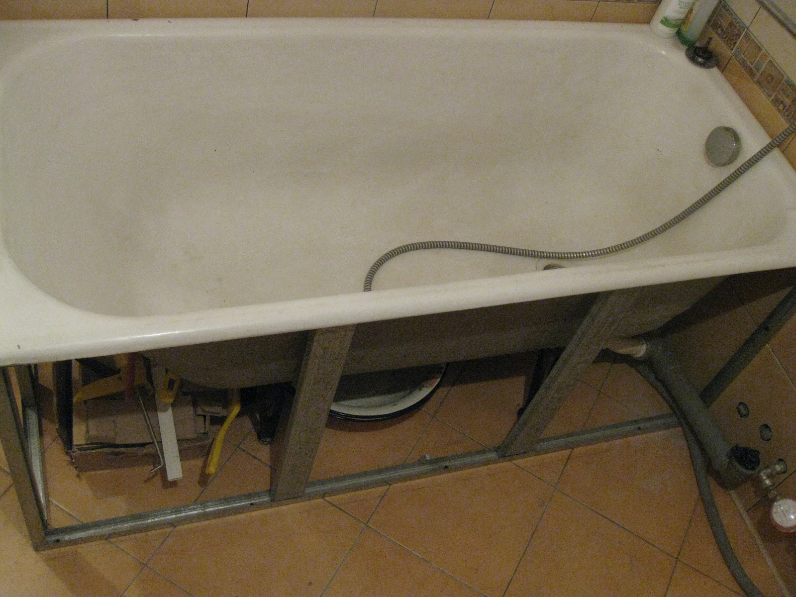 Acrylbadinstallation zum Selbermachen: Installationsanleitung und beste Diagramme
