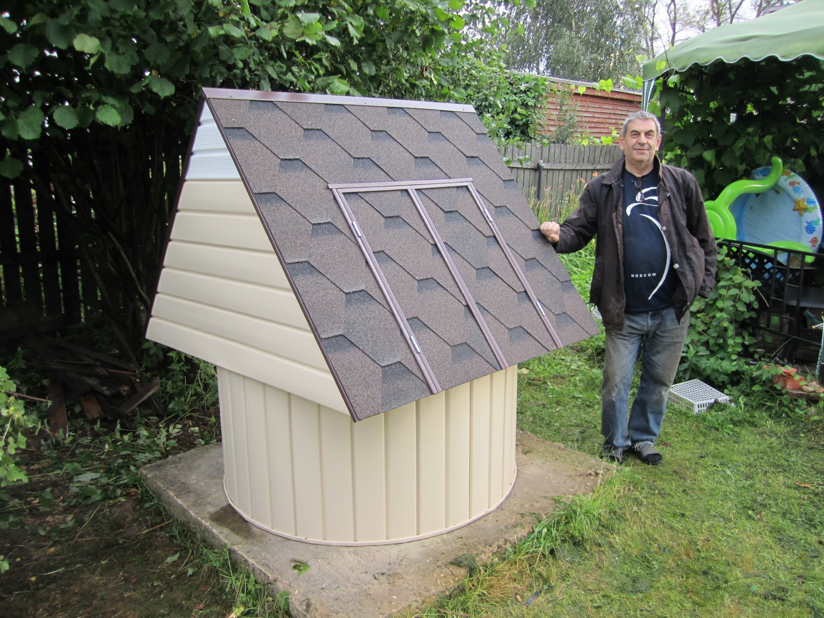 Do-it-yourself-Haus für einen Brunnen: Zeichnungen mit Abmessungen und Arbeitsschritten