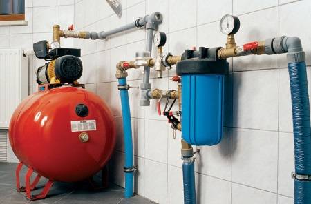 Wasserversorgung zum Selbermachen für ein Privathaus: Regeln für die Anordnung und die besten Schemata