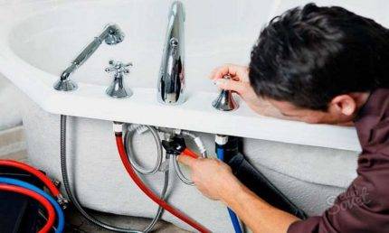 Installation eines Wasserhahns im Badezimmer: Gerät und Schritt-für-Schritt-Installationsanleitung